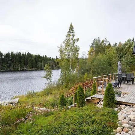 Moekki Ulkoporealtaalla Apartmán Uurainen