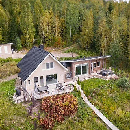 Moekki Ulkoporealtaalla * Uurainen